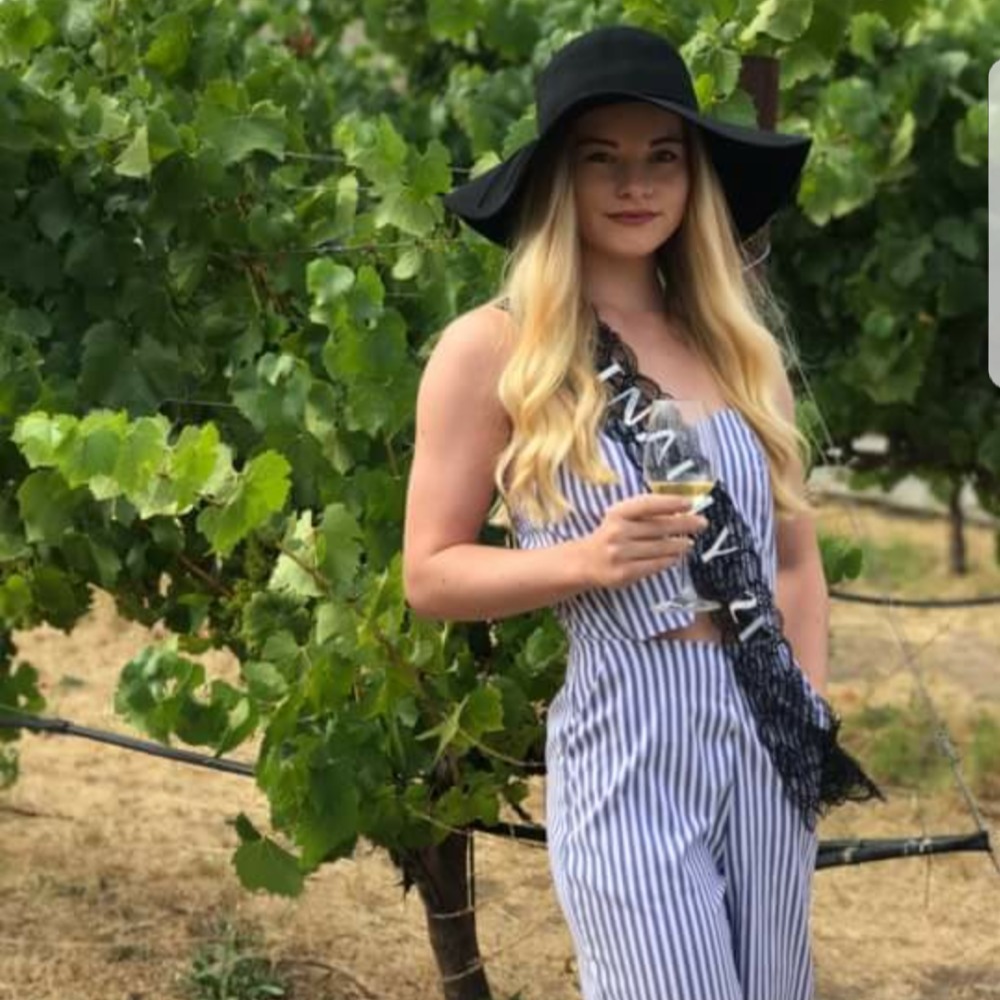 Meet your Posher, Courtney